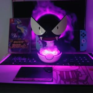 Figura Pokémon Fantominus (Gastly) 20–25 cm – Edición LED Violeta con Efecto Humo