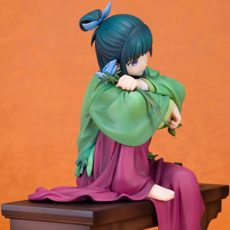 Figura Maomao Sentada 12 cm con Taburete – Figurita Decorativa Anime PVC - Imagen 3